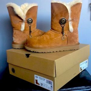 RARE! W Azalea Charm chestnut Ugg boots